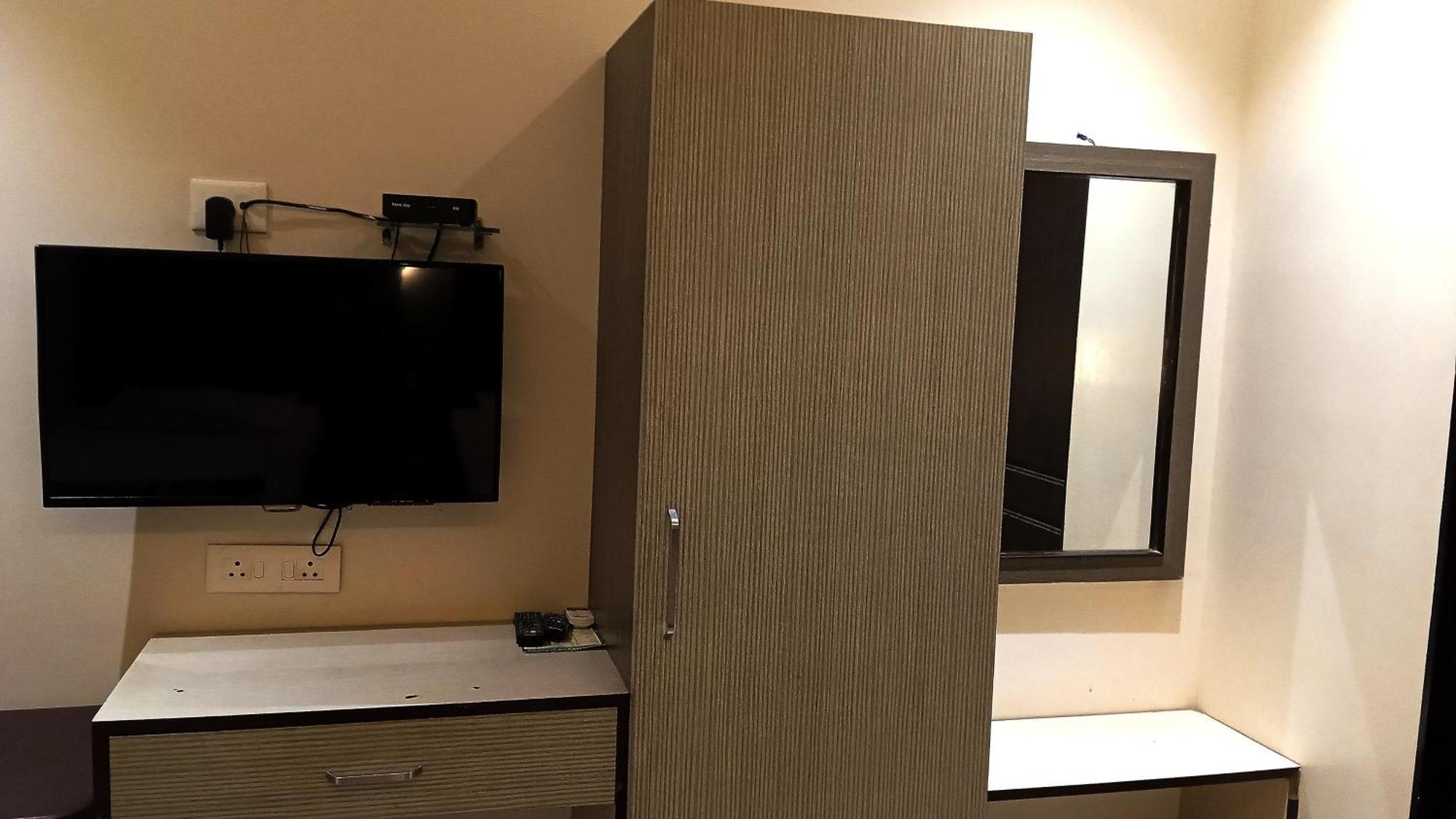 Hotel Ramniwas Jālgaon Zewnętrze zdjęcie