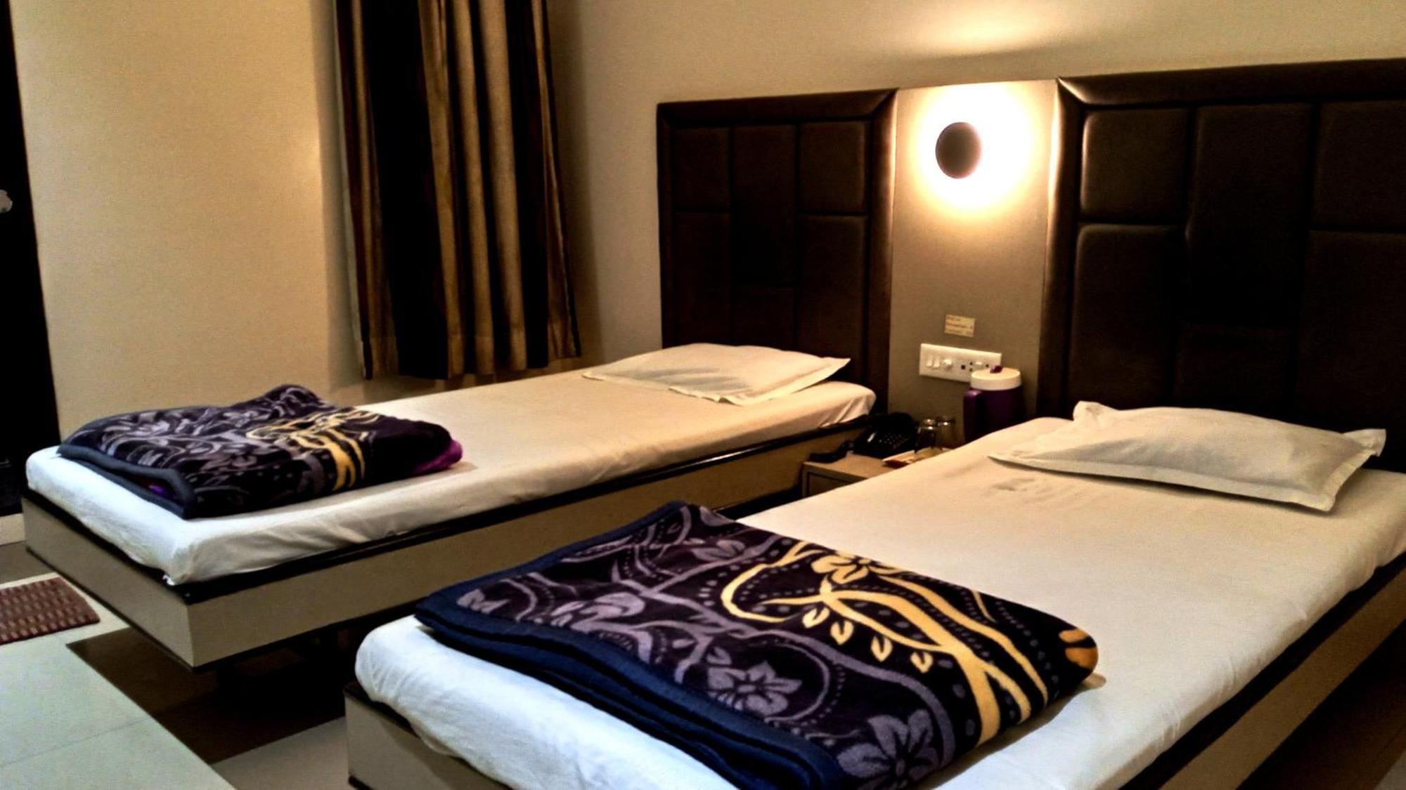 Hotel Ramniwas Jālgaon Zewnętrze zdjęcie